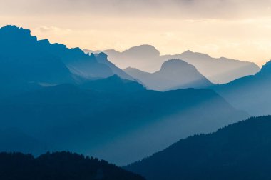 Passo di Giau, İtalyan Dolomites gün batımında