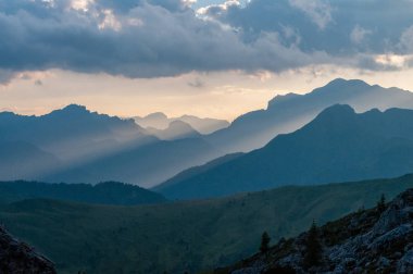 Passo di Giau, İtalyan Dolomites gün batımında