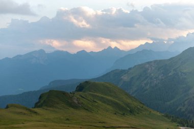 Passo di Giau, İtalyan Dolomites gün batımında