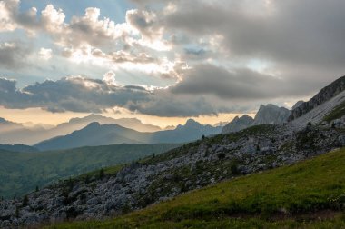 Passo di Giau, İtalyan Dolomites gün batımında