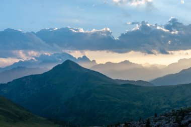 Passo di Giau, İtalyan Dolomites gün batımında