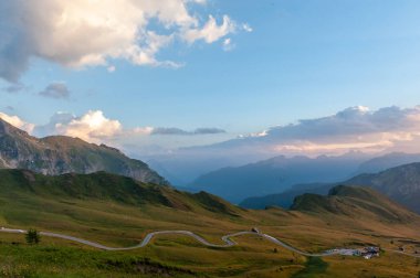 Passo di Giau, İtalyan Dolomites gün batımında