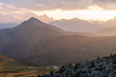 Passo di Giau, İtalyan Dolomites gün batımında