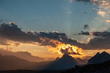Passo di Giau, İtalyan Dolomites gün batımında