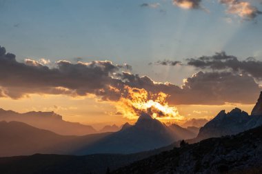 Passo di Giau, İtalyan Dolomites gün batımında
