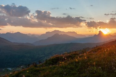 Passo di Giau, İtalyan Dolomites gün batımında