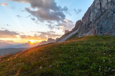 Passo di Giau, İtalyan Dolomites gün batımında