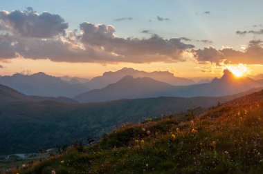 Passo di Giau, İtalyan Dolomites gün batımında