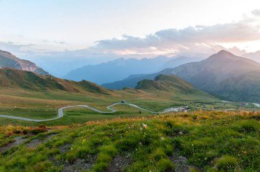 Passo di Giau, İtalyan Dolomites gün batımında