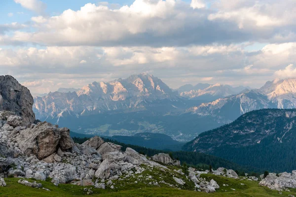 Zonsondergang op de Passo di Giau, in de Italiaanse Dolomieten — Stockfoto