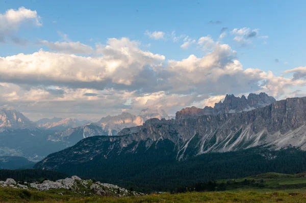 Passo di Giau, İtalyan Dolomites gün batımında