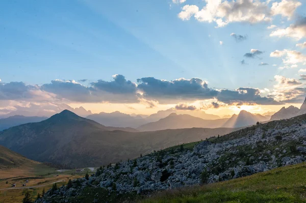 Passo di Giau, İtalyan Dolomites gün batımında