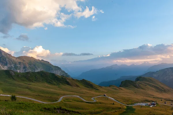 Passo di Giau, İtalyan Dolomites gün batımında