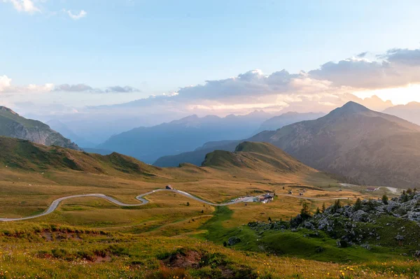 Passo di Giau, İtalyan Dolomites gün batımında