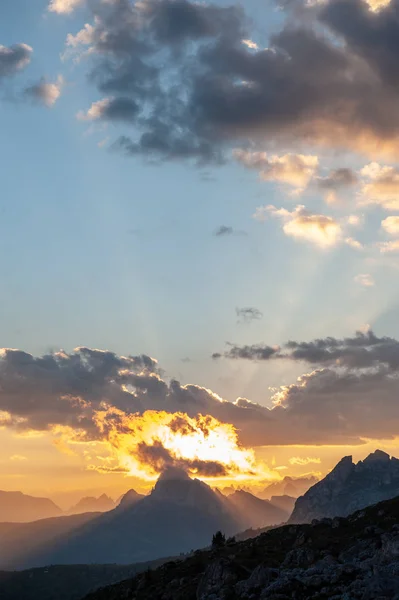 Puesta de sol en el Passo di Giau, en los Dolomitas italianos —  Fotos de Stock