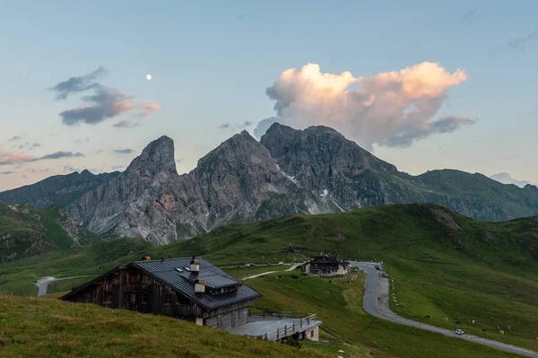Sunset at the Passo di Giau, in the Italian Dolomites — Stock Photo, Image