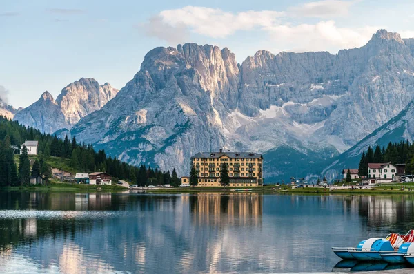 Buildings Shoreline Reflected Calm Waters Lake Misurina Italian Dolomites Just — Stock Photo, Image