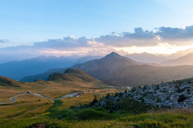 Passo di Giau, İtalyan Dolomites gün batımında