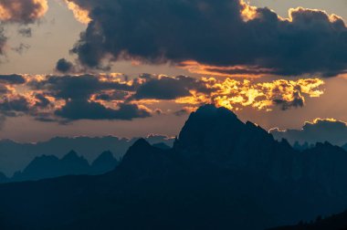 Passo di Giau, İtalyan Dolomites gün batımında