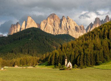 Kilise St. Johann in Ranui gün batımında