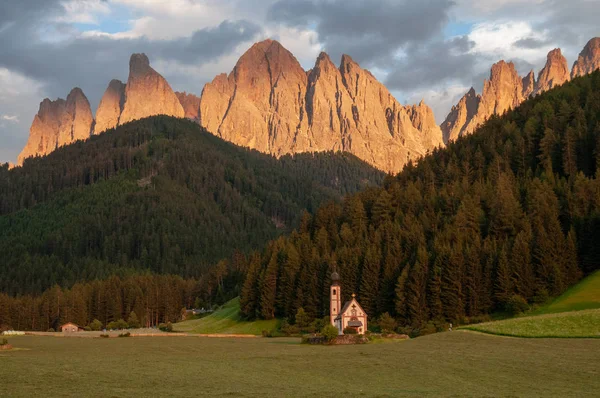 La Iglesia de San Juan en Ranui al atardecer — Foto de Stock