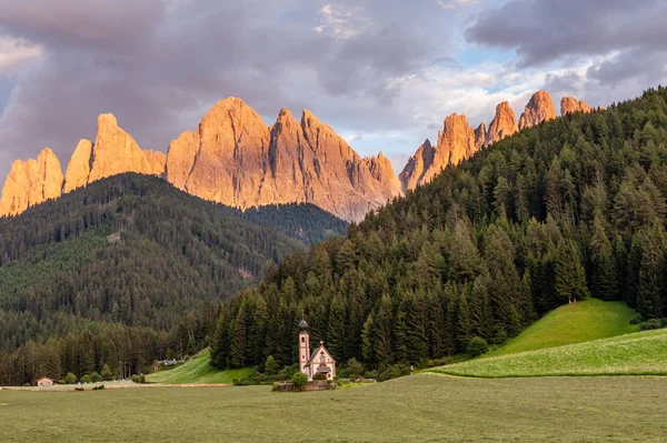 A Igreja de St. Johann em Ranui ao pôr do sol — Fotografia de Stock