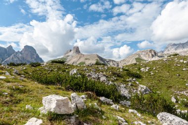 Dağ doruklarına Tre Cime Tabiat Parkı