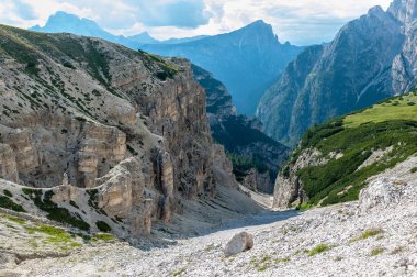 Dağ doruklarına Tre Cime Tabiat Parkı