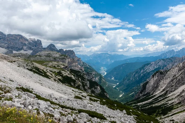 Bergtoppen van het natuurpark van Tre Cime — Stockfoto