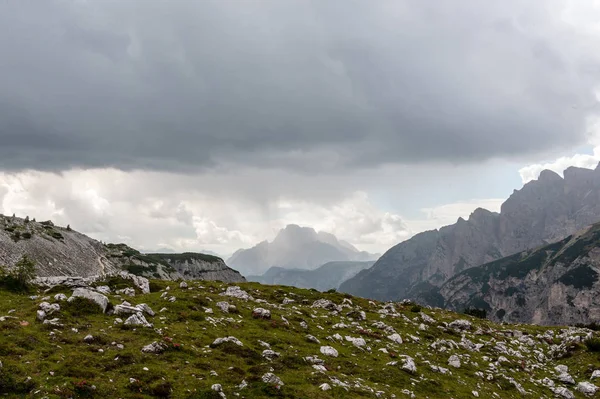 Гірські вершини Tre колишнього природного парку — стокове фото
