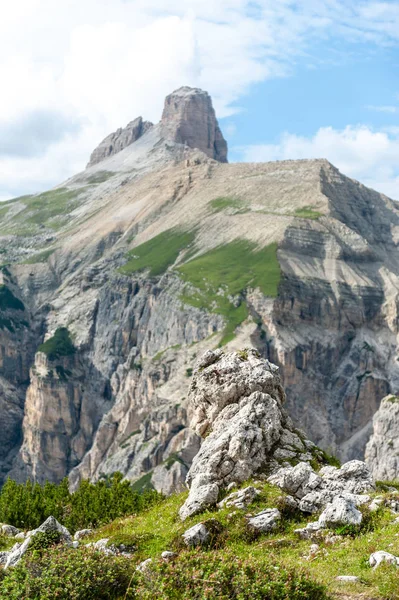 Hegycsúcsok, a Tre Cime természeti park — Stock Fotó