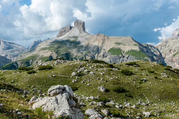 Picos de montanha do Tre Cime Natural Park — Fotografia de Stock
