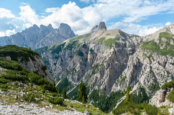 Picos de Montaña del Parque Natural Tre Cime —  Fotos de Stock