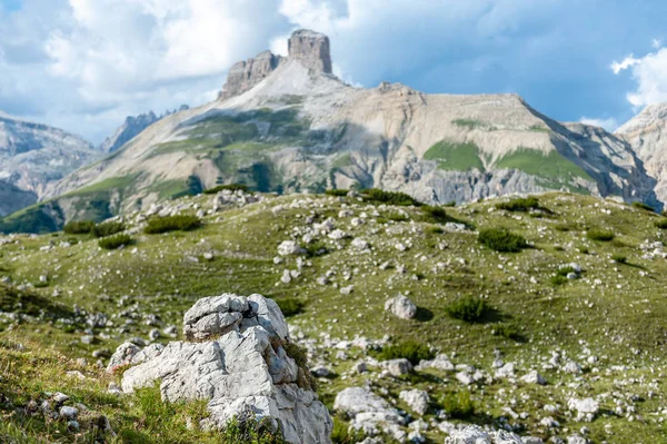 Hegycsúcsok, a Tre Cime természeti park — Stock Fotó