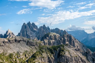 Dağ doruklarına Tre Cime Tabiat Parkı