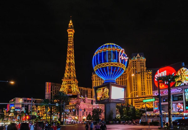 Noc czas ruchu wzdłuż Strip-Las Vegas — Zdjęcie stockowe