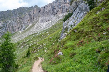 İtalyan Dolomites dağ manzarası