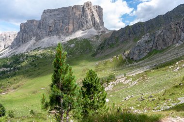 İtalyan Dolomites dağ manzarası