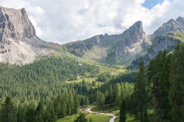 İtalyan Dolomites dağ manzarası