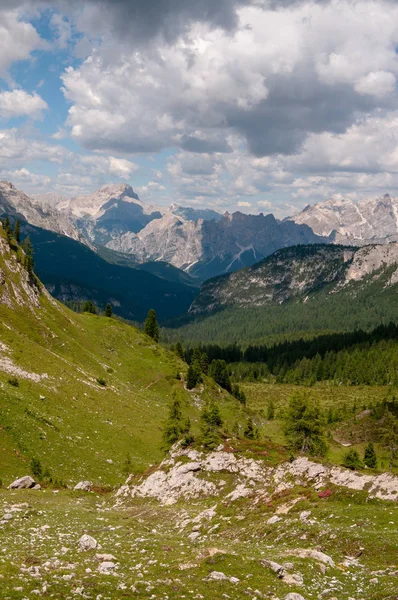 Гірський краєвид італійських Доломітових Альп — стокове фото