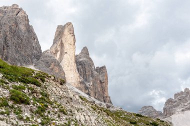 Tre Cime di Lavaredo, bir yaz öğleden sonra İtalyan Dolomites en ünlü Peaks'e