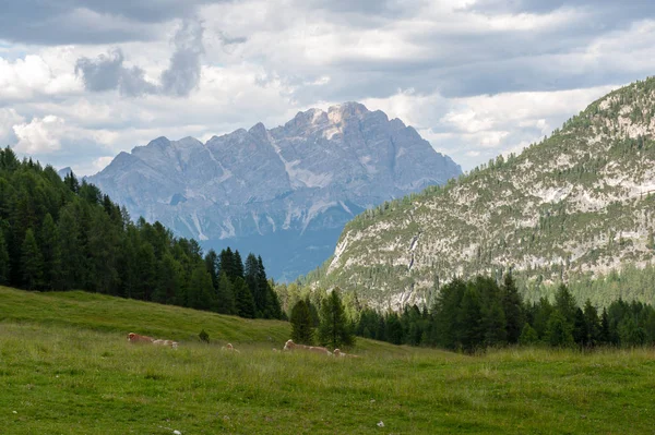 Paisaje de montaña de los Dolomitas italianos — Foto de Stock