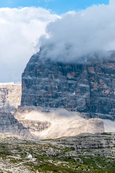 Hegycsúcsok, a Tre Cime természeti park — Stock Fotó