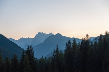 İtalyan Dolomites sahnede dağ