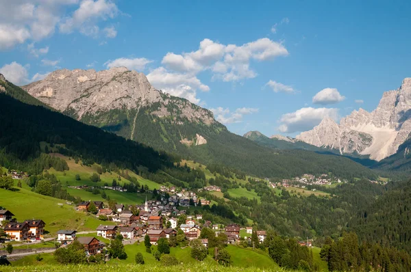 Horská scéna v italských Dolomitech — Stock fotografie