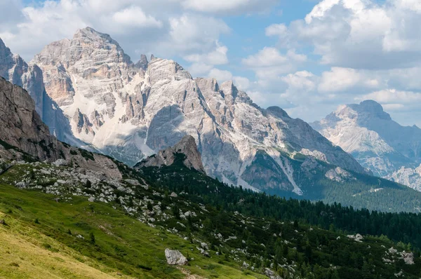 Escena de montaña en los Dolomitas italianos —  Fotos de Stock