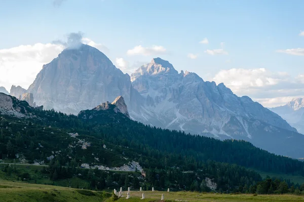 Escena de montaña en los Dolomitas italianos — Foto de Stock