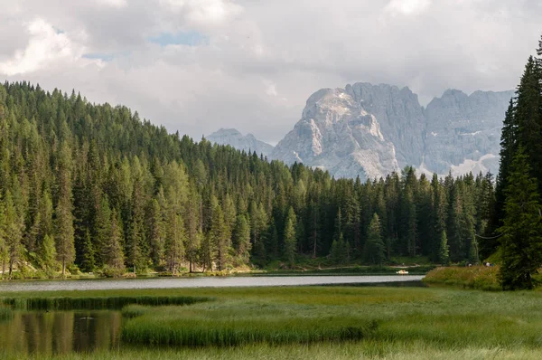 Lago Misurina dalam Dolomites Italia — Stok Foto