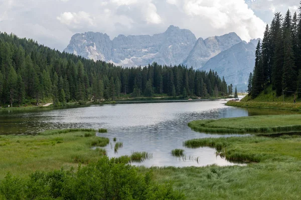 Benyomást Partvonal Misurina Olasz Dolomitok Egy Nyári Délután — Stock Fotó