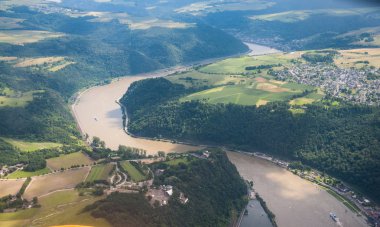 Uçan Ren Nehri üzerinde